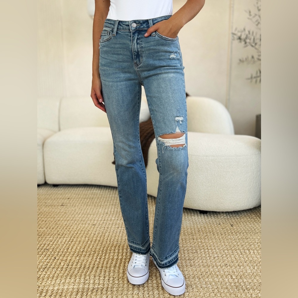 🔥SOLD OUT - Judy Blue Mid Rise Destroyed Hem Distressed Jean